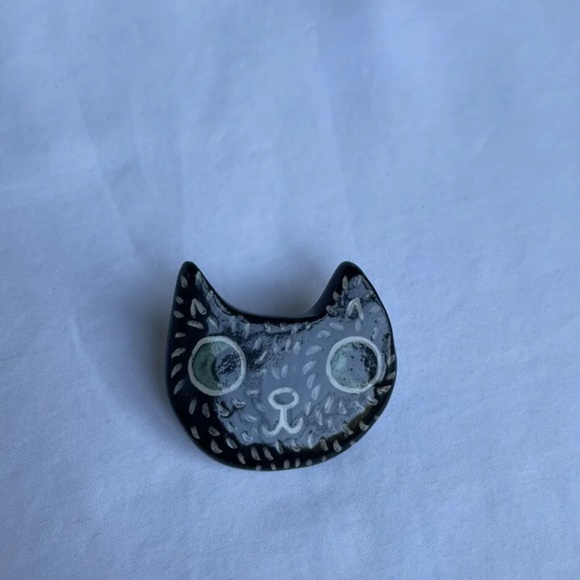 Clay Black Cat Kitty Cat Pin shiny Glazed Green Eyes Freckles Cute - Picture 2 of 6